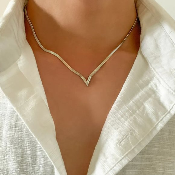 V Shaped Silver Snake Chain - Picture 2 of 5